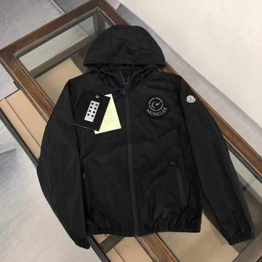 Summit Shield Windbreaker – Black